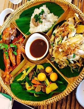 Món gà lên mâm là một trong những món ăn ngon Nha Trang rất được yêu thích