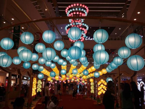 Trang trí lồng đèn tại VivoCity