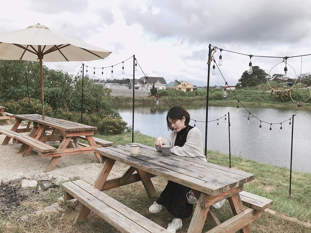 Không gian yên tĩnh quán cà phê Đà Lạt Lơ-ghim Café
