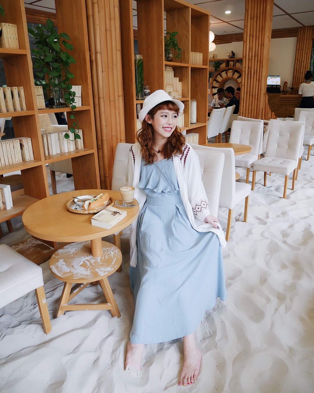 Sàn cát tiệm café Sài Gòn độc lạ Trung Nguyên