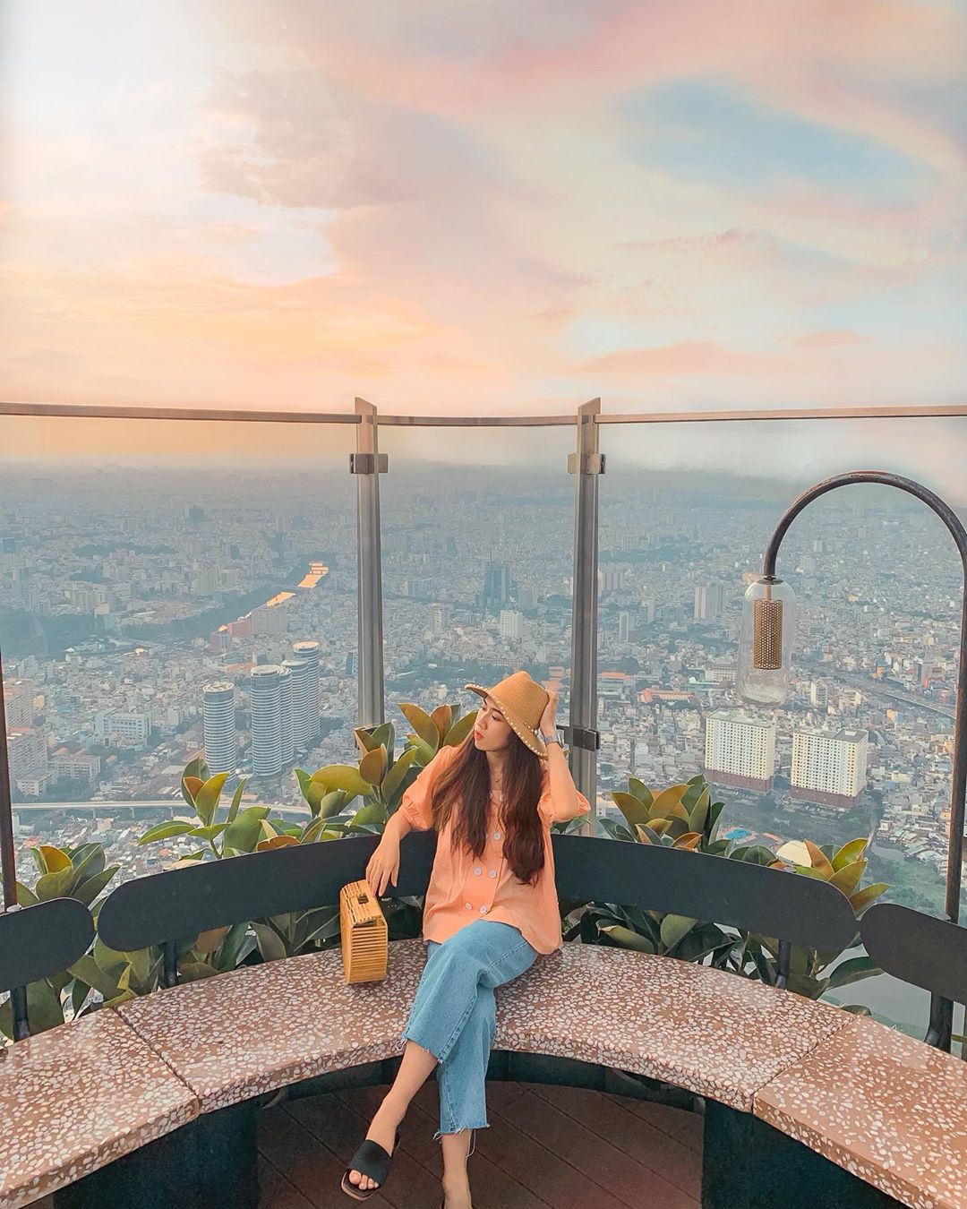 View tiệm café Sài Gòn độc lạ Blank Lounge
