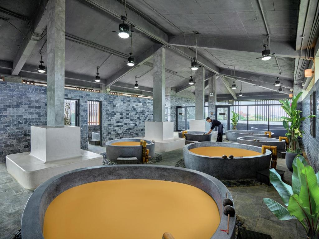 Bể tắm Onsen phục hồi sức khỏe