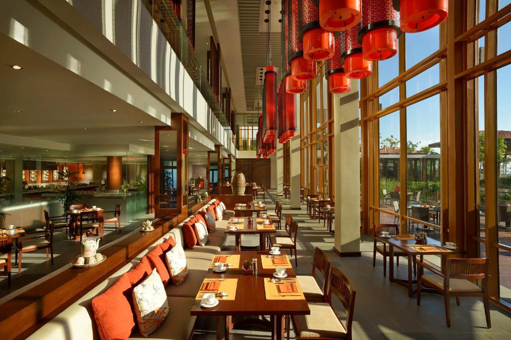 Khu nghỉ dưỡng có 2 nhà hàng