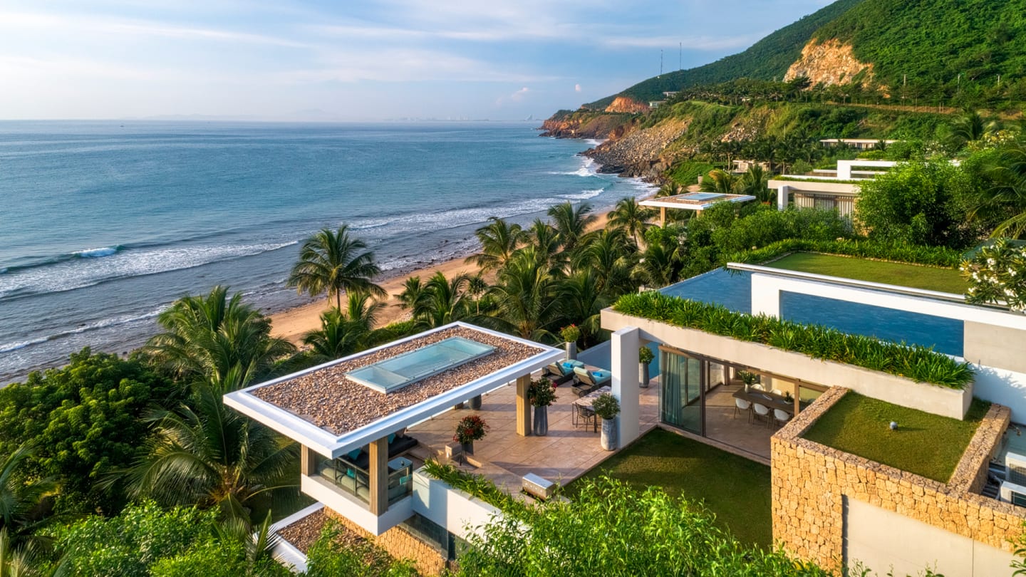 View biển cực đẹp từ phòng ngủ Mia Resort Nha Trang