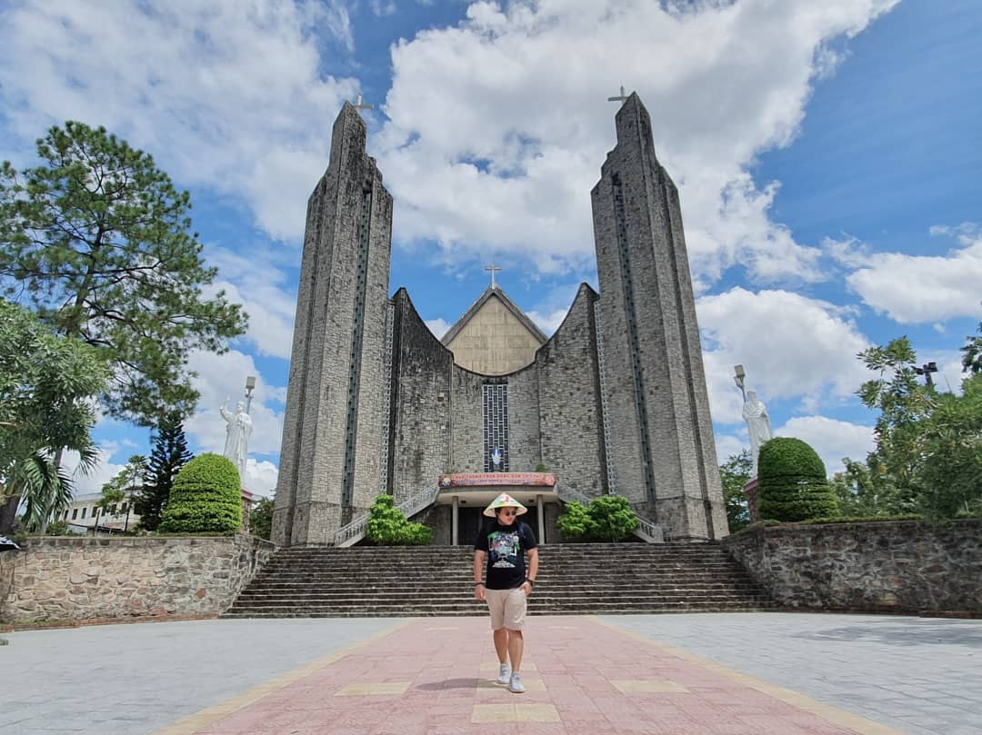 Hai tháp chuông nhà thờ Phủ Cam