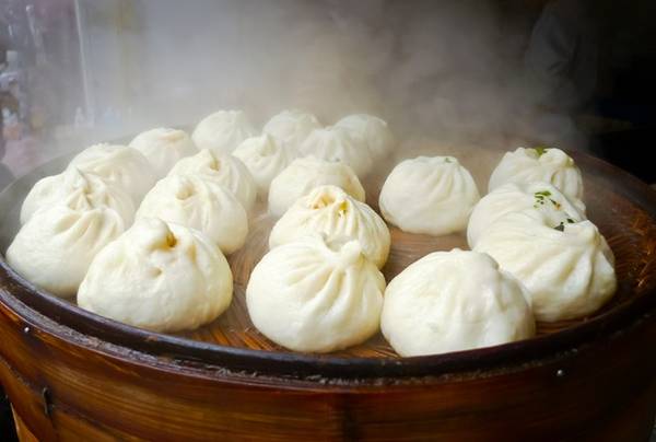 Bánh bao Tây An - đặc sản vỉa hè Trung Quốc: Bạn có thể mua được 10 chiếc bánh bao mềm mại cùng nhân thịt đậm đà này với 1,5 USD. Ảnh: Banyangloballearning/Wordpress.