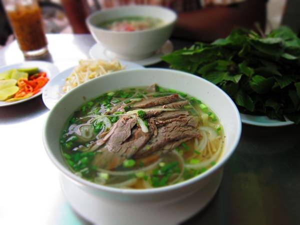 Phở, Việt Nam - Đặc sản vỉa hè siêu rẻ