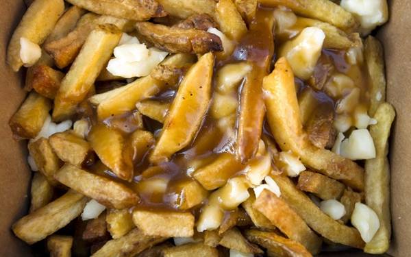 Poutine Canada - Đặc sản vỉa hè siêu rẻ