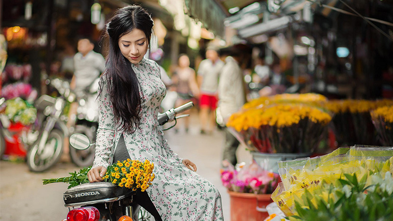 Chợ hoa Hồ Thị Kỷ chụp ảnh áo dài Tết