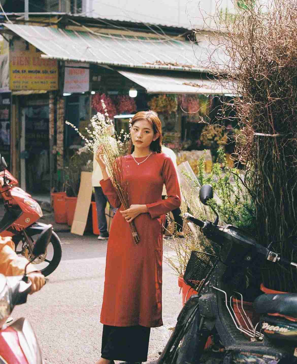 Chợ hoa Hồ Thị Kỷ chụp ảnh áo dài Tết Sài Gòn