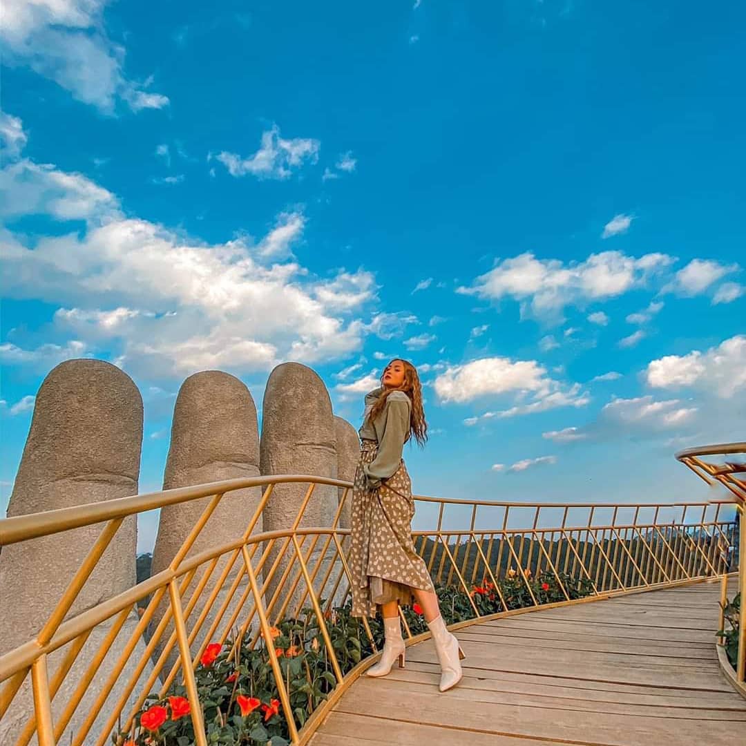 Cầu bàn tay mini sống ảo Đà Lạt