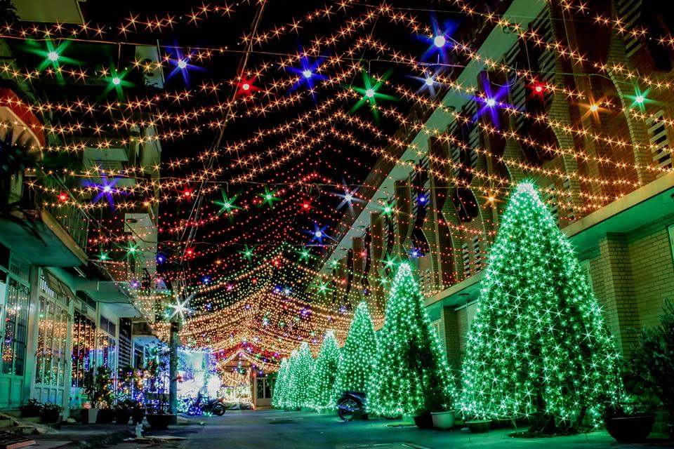 Nhà thờ Đức Bà trang trí Noel Sài Gòn