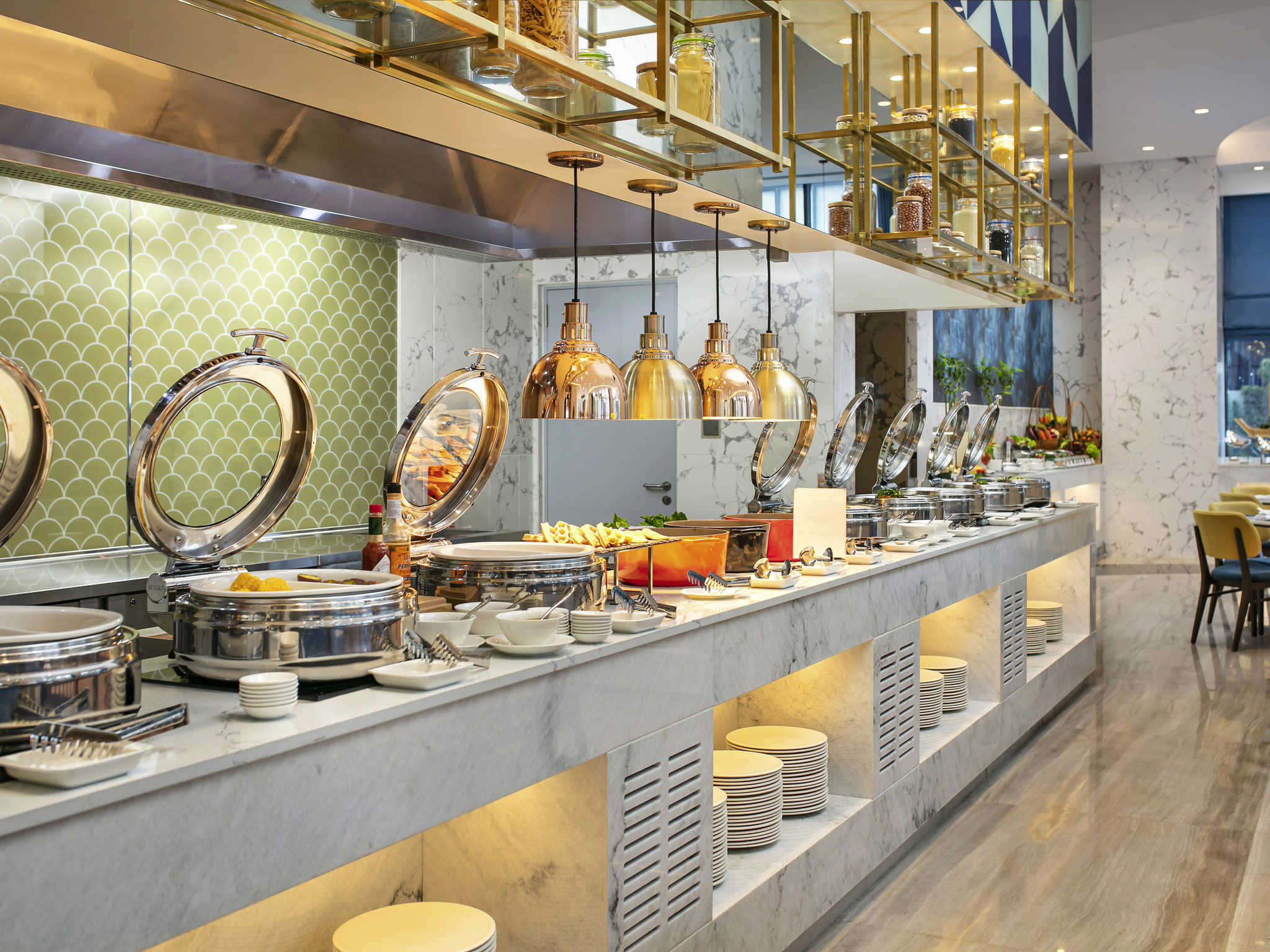 Nhà hàng tại Mövenpick Living West Hanoi khách sạn Hà Nội