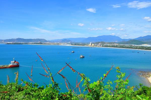 Bãi biển Nam Ô Đà Nẵng ven chân núi