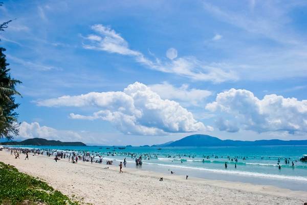 Bãi biển Bắc Mỹ An: Nằm trong địa phận phường Bắc Mỹ An, quận Ngũ Hành Sơn, Đà Nẵng, cách trung tâm thành phố khoảng 7km về phía Đông Nam. Bãi biển có cát trắng mịn và nước trong xanh với nhiệt độ ít chênh lệch quanh năm. Ảnh: viettravelguide.info