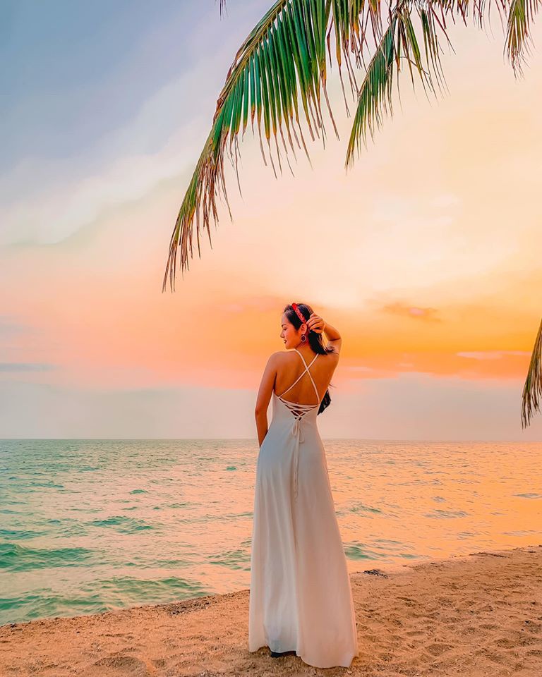 Không gian Chameleon Beach bar Phan Thiết view biển hoàng hôn