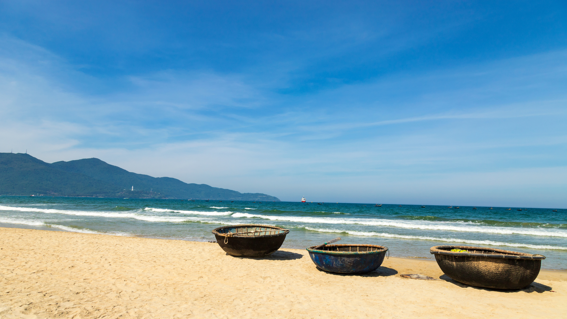 Biển Mỹ Khê – một trong những bãi biển được bình chọn là đẹp nhất hành tinh