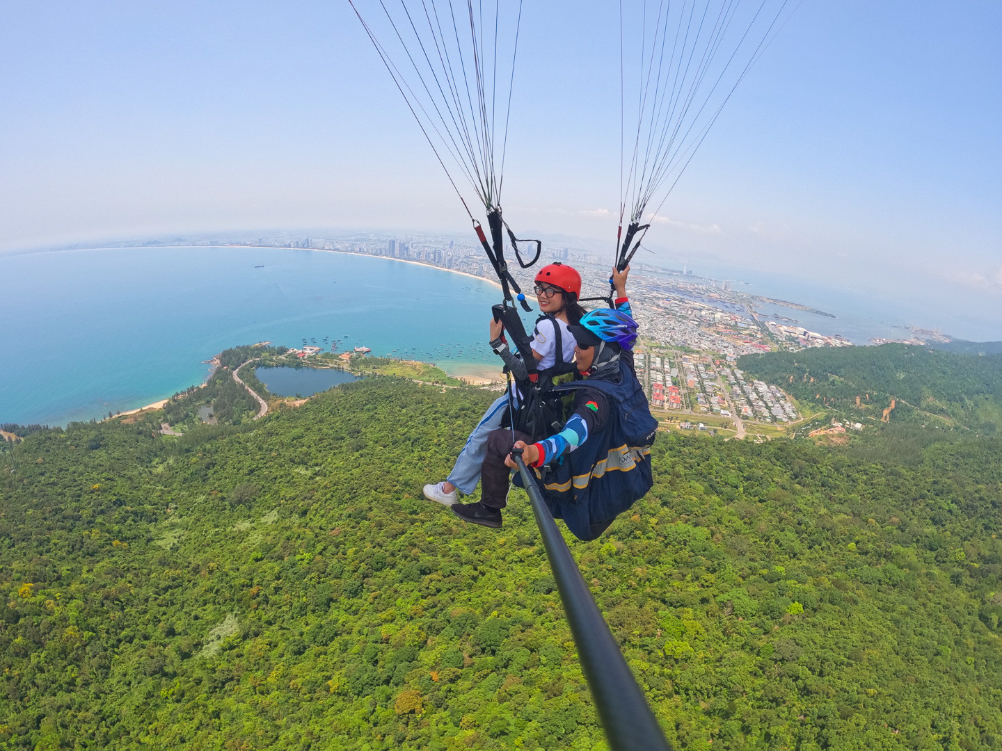 Trải nghiệm dù lượn trên núi Sơn Trà
