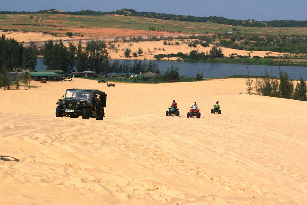 Đua xe địa hình Bàu Trắng du lịch Phan Thiết