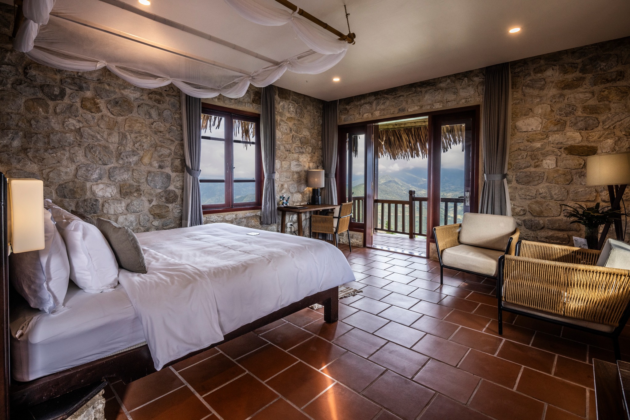 Không gian nội thất phòng ngủ Topas Ecolodge Sapa