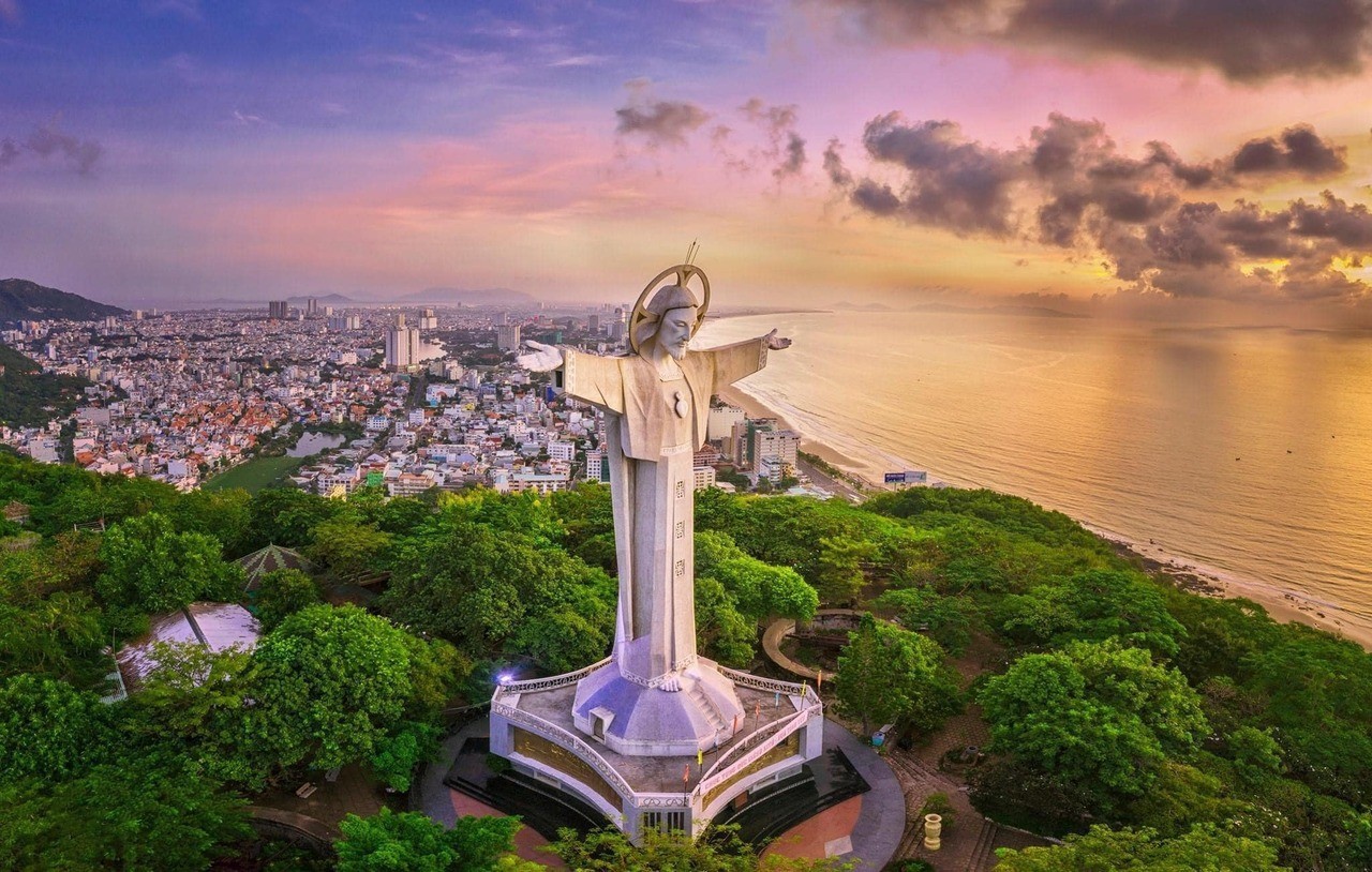 Tượng Chúa Kito Vua trong tour Vũng Tàu trong ngày