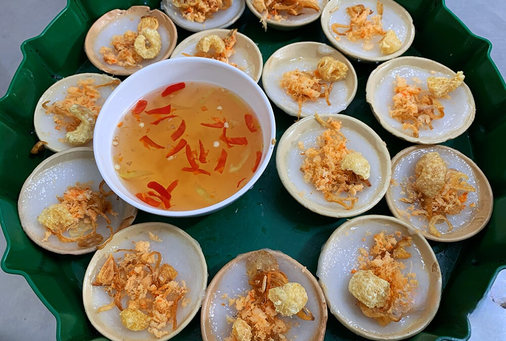 Bánh bèo chén đặc sản trong tour ẩm thực Huế