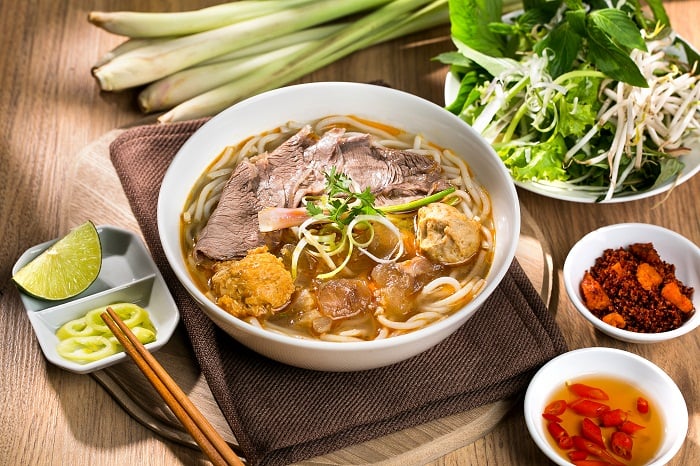 Tô bún bò Huế thơm ngon chuẩn vị