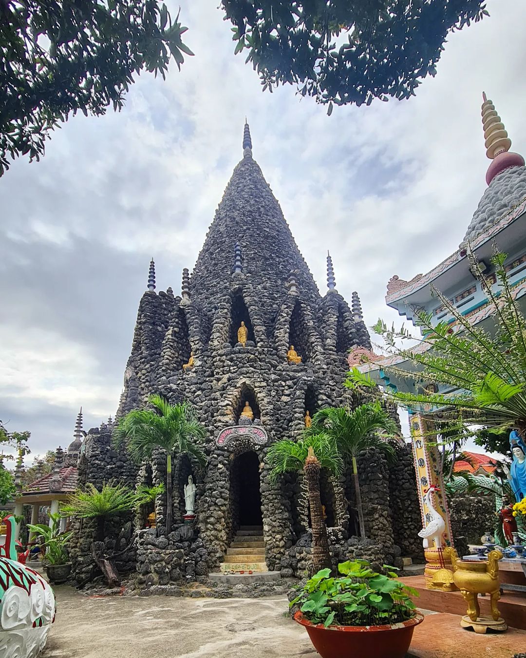 Tháp Bảo Tích chùa Ốc tour Bình Ba 2N2Đ