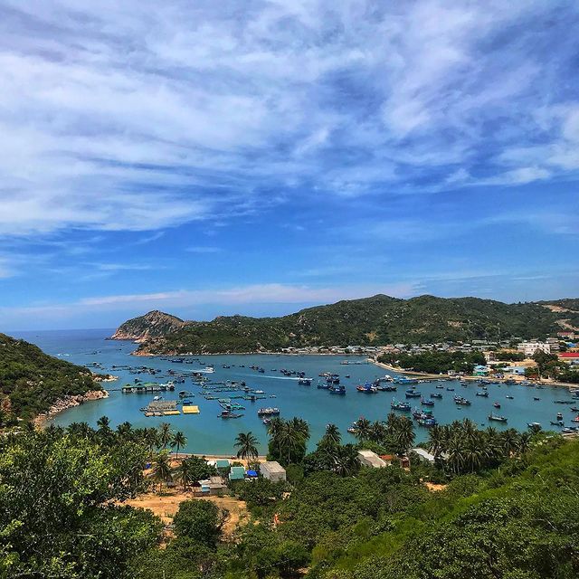Vịnh Vĩnh Hy trong xanh thơ mộng