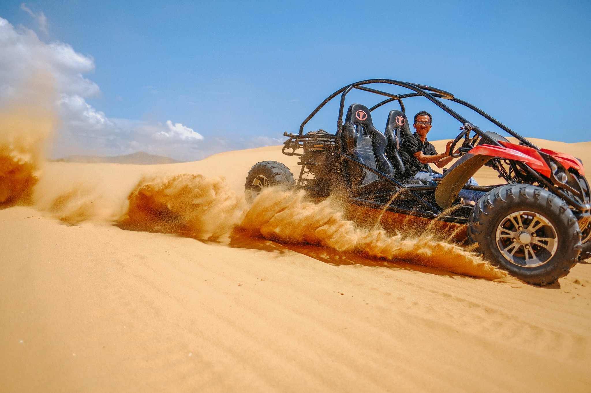 Chinh phục đồi cát Mũi Dinh bằng xe Jeep