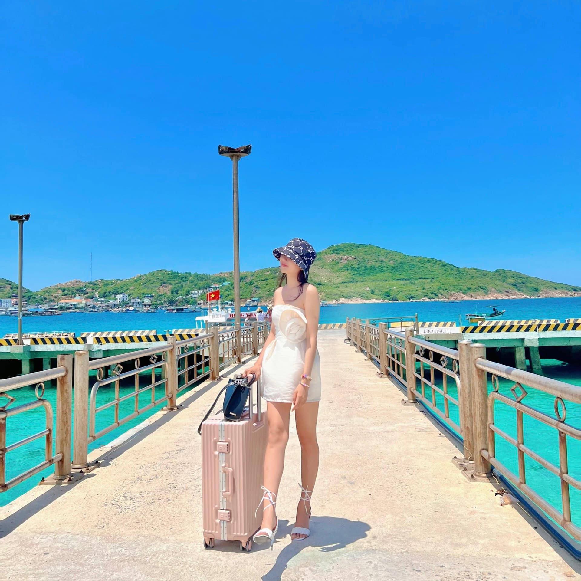 Trải nghiệm cano ngắm cảnh biển đảo Bình Hưng