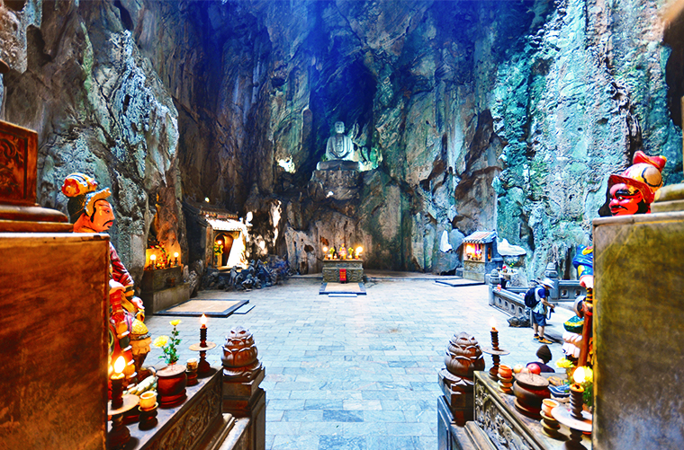 Động Huyền Không, một trong những động đẹp nhất ở danh thắng Ngũ Hành Sơn.