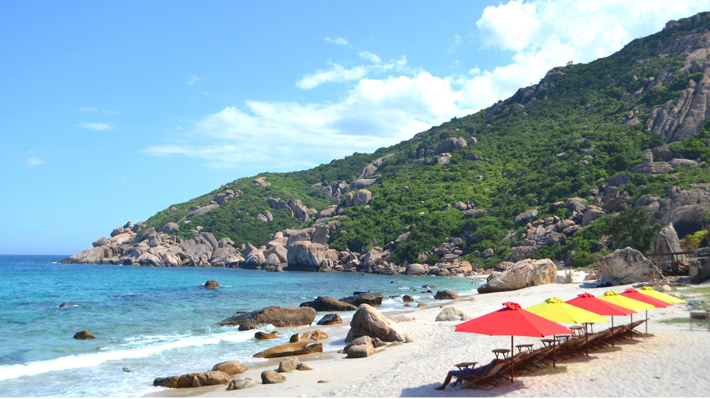 Vui chơi tại Bãi Nồm trong tour cao cấp Nha Trang