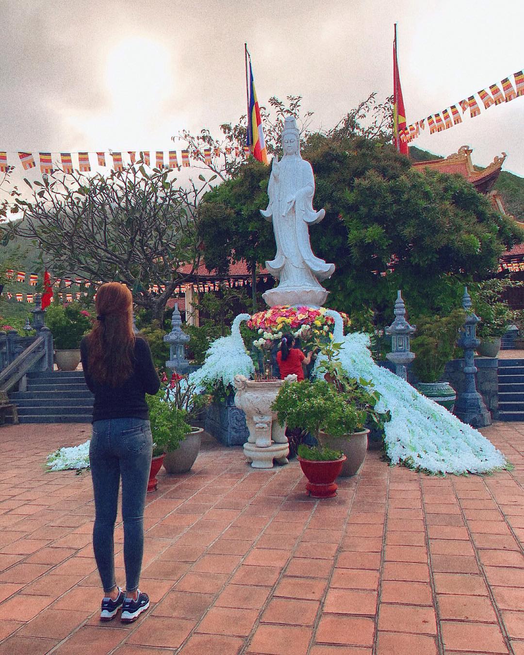 Miếu Bà Phi Yến trong tour Côn Đảo