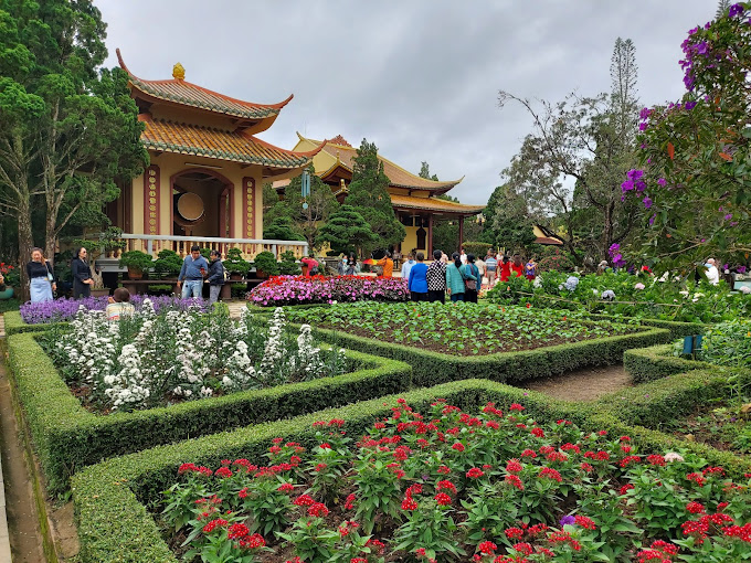 Khuôn viên Thiền viện Trúc Lâm Đà Lạt