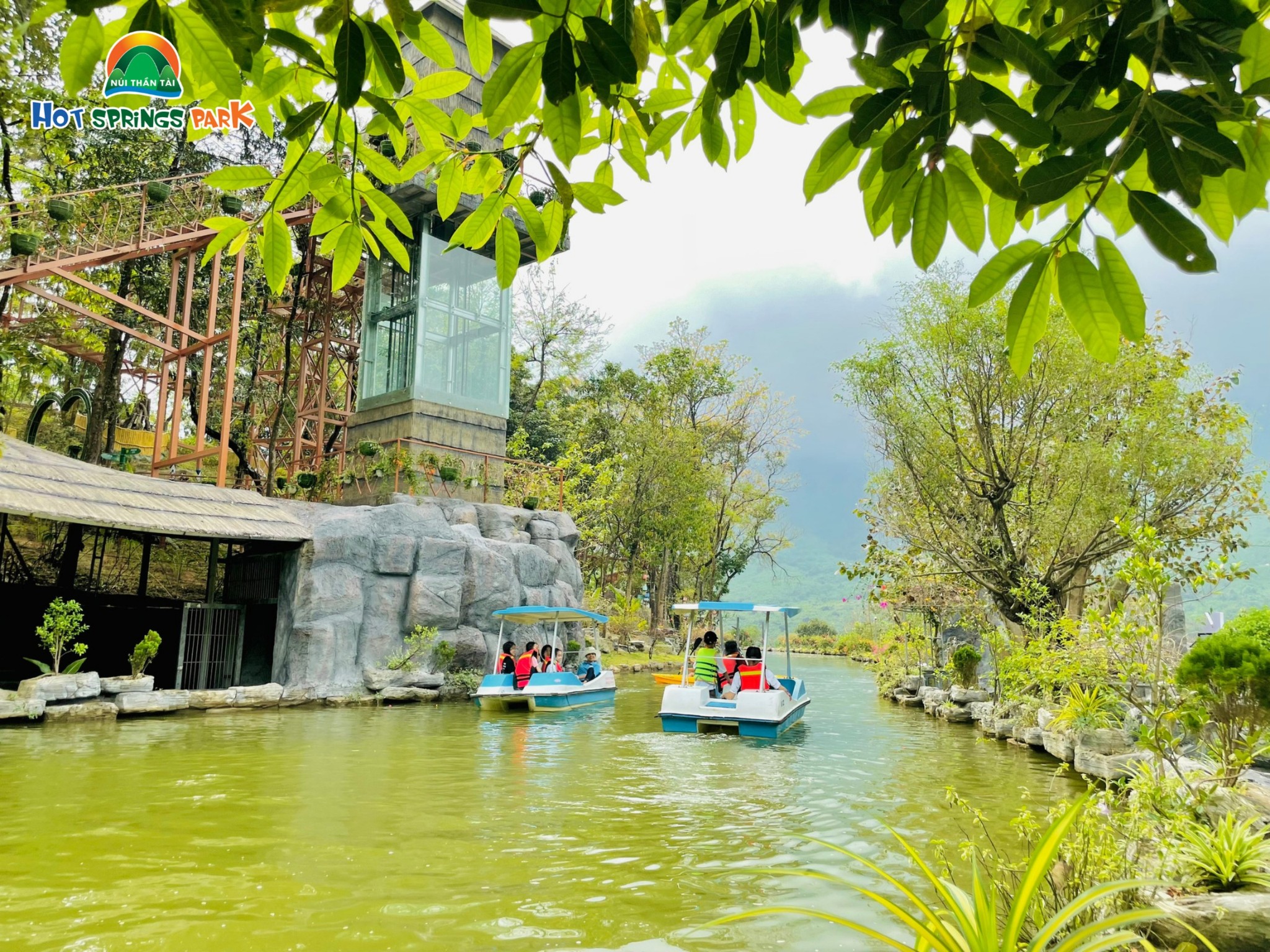 Đạp vịt trên Dòng Sông Tình Yêu