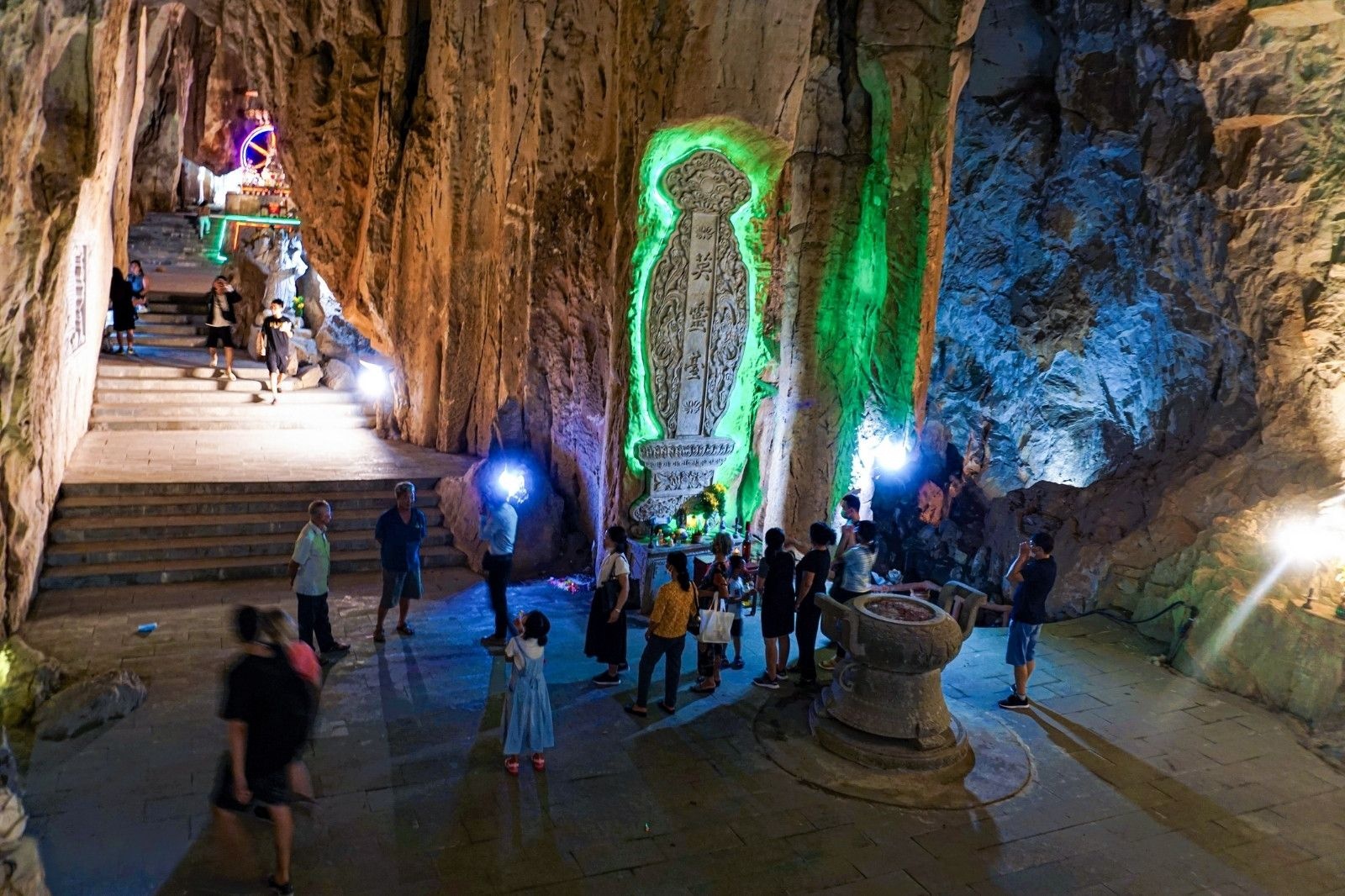 Khám phá động Âm Phủ Ngũ Hành Sơn trong tour Đà Nẵng trong ngày