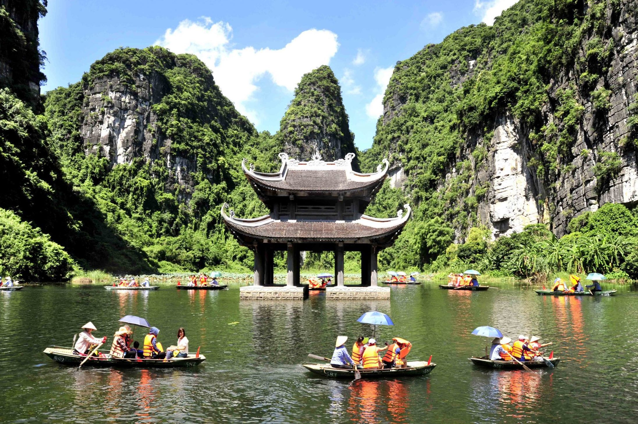 Quần thể danh thắng Tràng An – Điểm du lịch cho Việt Kiều tại Ninh Bình