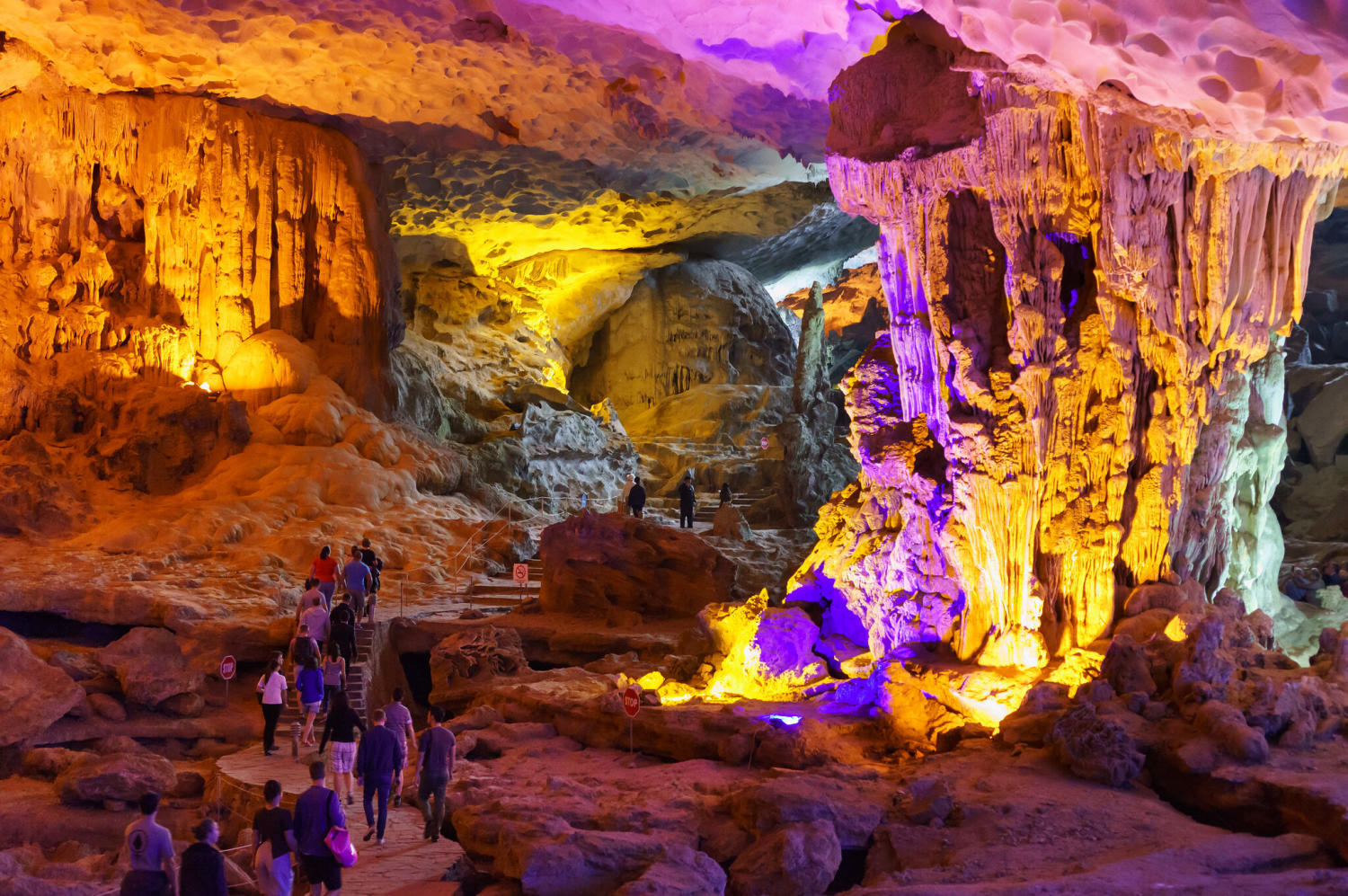 Hang Sửng Sốt tour Hạ Long
