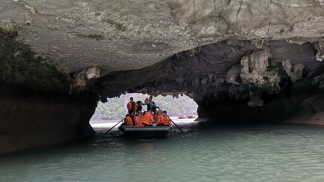 Hang Luồn vịnh Hạ Long