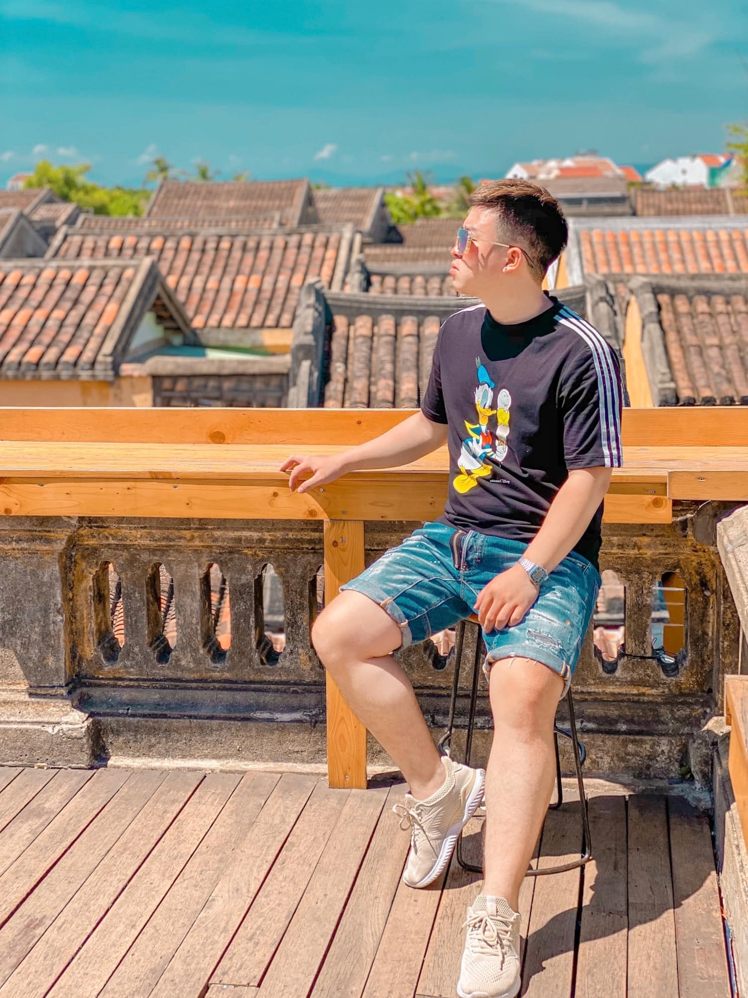 View từ ban công Faifo Coffee nhìn xuống phố cổ Hội An