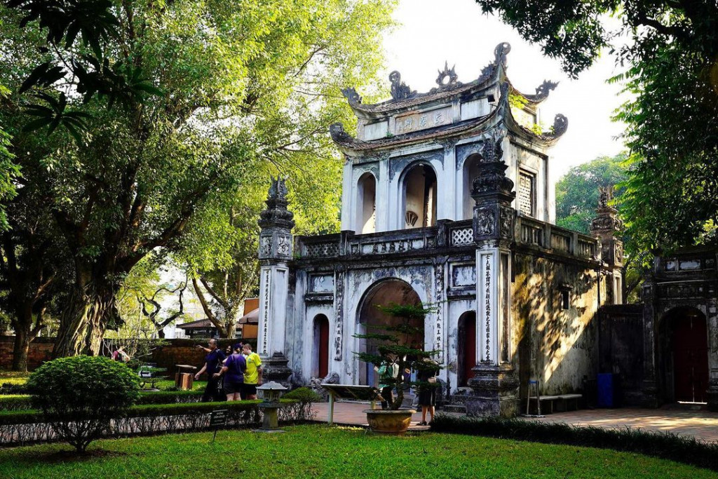 Văn Miếu trong tour miền Bắc 5N4Đ