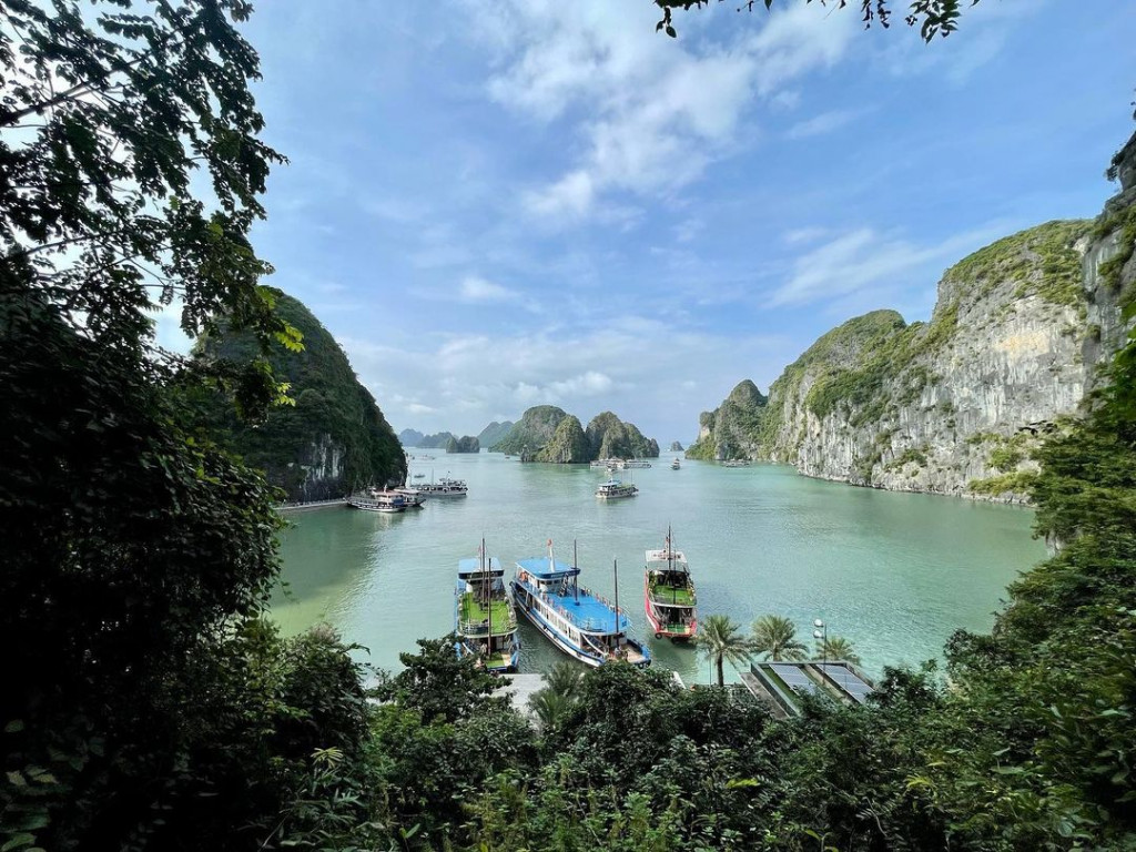Các hòn đảo Vịnh Hạ Long tour miền Bắc 5N4Đ