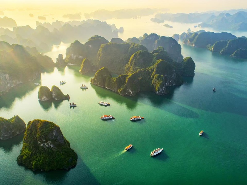 Vịnh Hạ Long với vẻ đẹp hùng vĩ