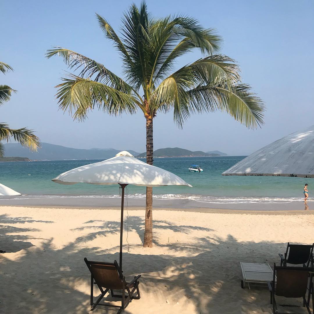 Vẻ đẹp hoang sơ bãi biển Nhũ Tiên trong tour Nha Trang