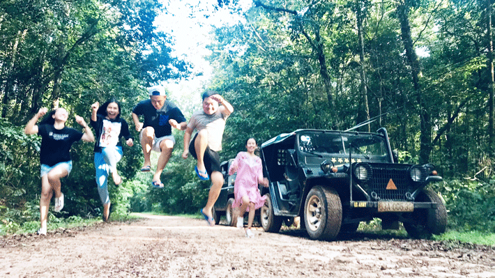 Xe Jeep tour Phú Quốc 1N xuyên rừng nguyên sinh