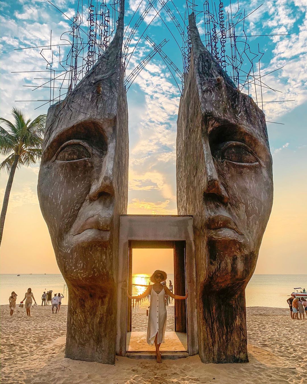 Sunset Sanato Beach Club Phú Quốc