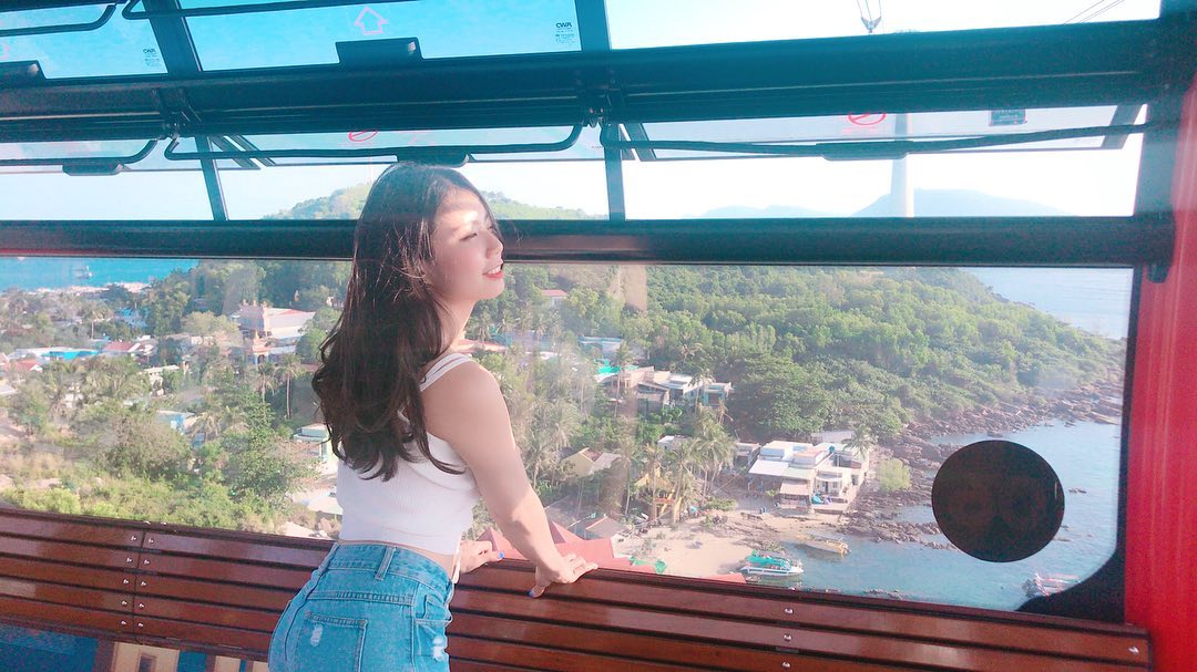 Ngắm cảnh từ cáp treo Hòn Thơm