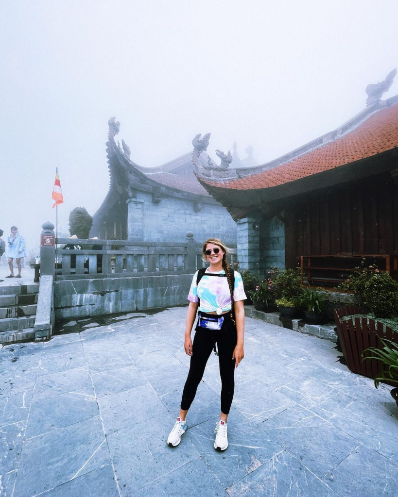 Chùa trên đỉnh Fansipan. Ảnh: tschuliaana