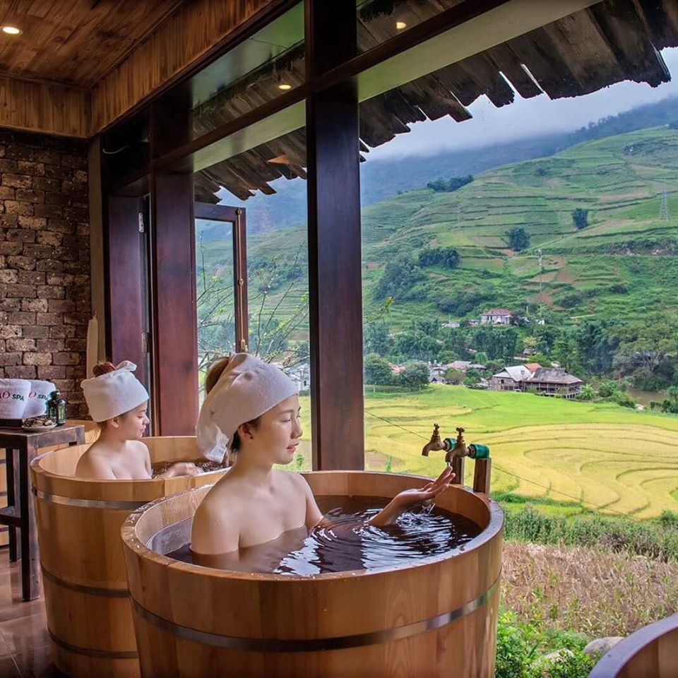 Hình ảnh tắm lá thuốc người Dao tại Sapa